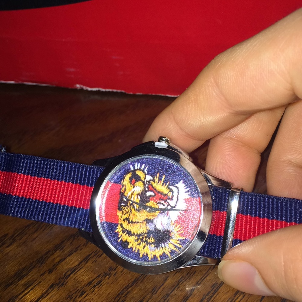 Gucci tiger watch - Picture 2 of 3